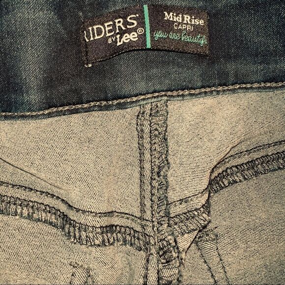 Woman’s Riders by Lee Mid Rise Capri Jeans Large - Picture 6 of 7